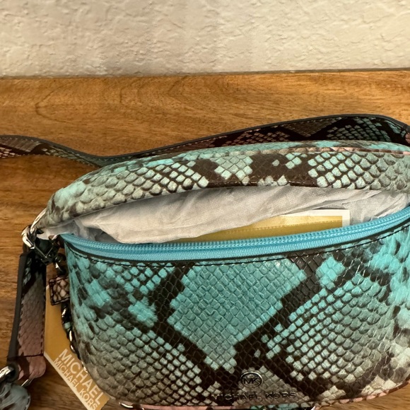 Michael Kors Slater Leather Ocean Blue Multi Snake Print Sling Pack MSGR Bag NWT - Picture 7 of 11
